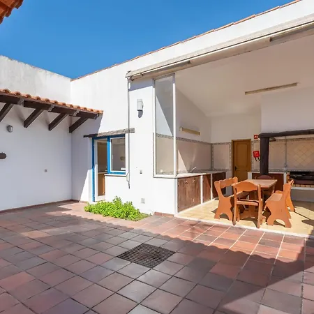 Typical 5bdr House With Pool & Bbq By Lovelystay *