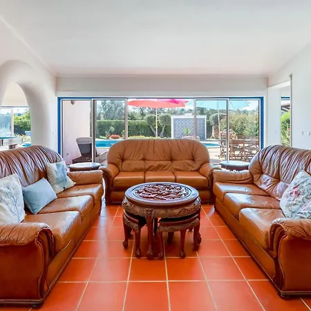 Typical 5bdr House With Pool & Bbq By Lovelystay