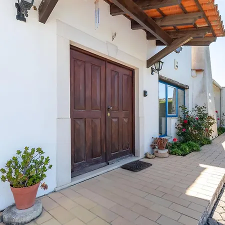 Typical 5bdr House With Pool & Bbq By Lovelystay