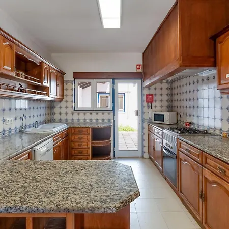 Typical 5bdr House With Pool & Bbq By Lovelystay