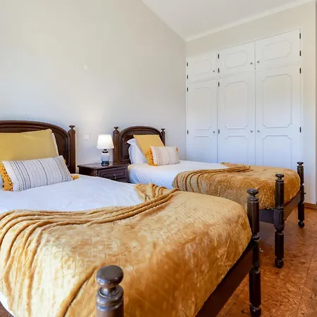 Holiday home Typical 5bdr House With Pool & Bbq By Lovelystay