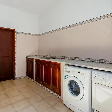 Tatil Evi Typical 5bdr House With Pool & Bbq By Lovelystay Luz